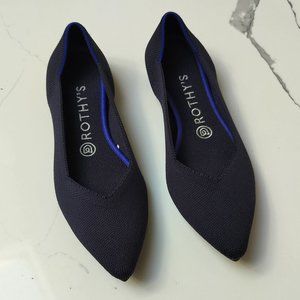 Women Rothy's point shoe size 8- navy blue